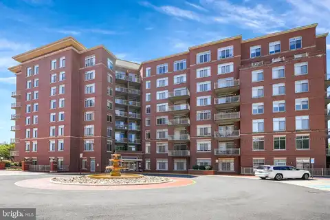 Market Commons Dr #201, FAIRFAX, VA 22033