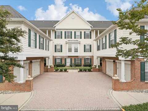 Lake Mist Sq #302, CHANTILLY, VA 20152