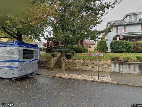 Hillcrest Dr, Olyphant, PA 18447