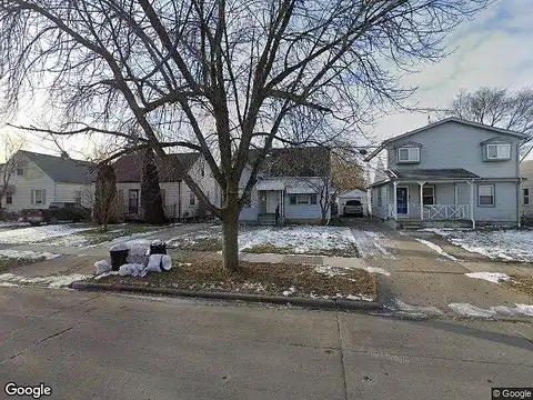 Woodside, HARPER WOODS, MI 48225