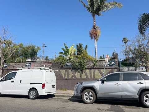 355 355 1/2 Rose Ave, Los Angeles, CA 90291