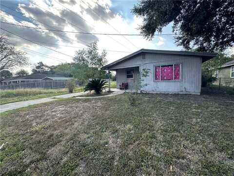 2104 Suarez Street, Alice, TX 78332