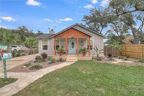 1032 N Magnolia Street, Rockport, TX 78382