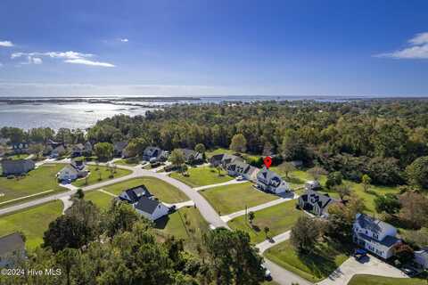 87 Pickett Way, Swansboro, NC 28584