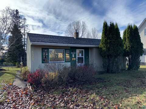 824 12th Ave, Two Harbors, MN 55616