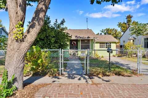 3143 Lamona Avenue E, Fresno, CA 93703