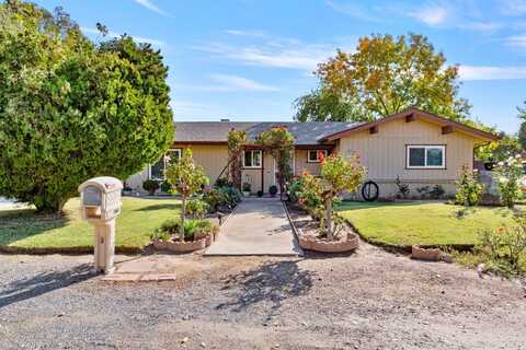 36190 Cloverleaf Avenue, Madera, CA 93636