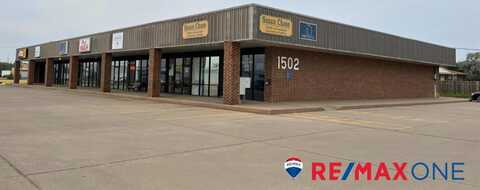 1502 E Harding Avenue, Garden City, KS 67846