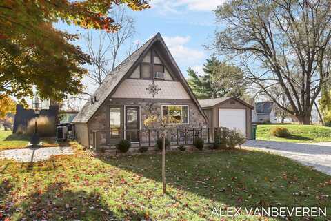 1864 N 24th Avenue, Mears, MI 49436