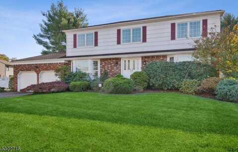 48 Tanglewood Dr, East Hanover, NJ 07936