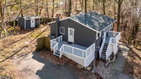 4 Papscoe Rd, West Milford, NJ 07421