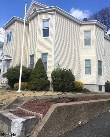 16 Lincoln Ave, Totowa, NJ 07512