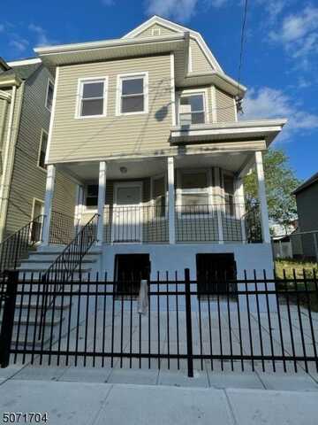 60 S 12th St, Newark, NJ 07107