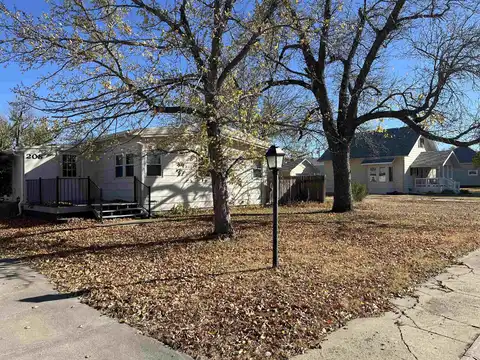 208 N Lincoln, Quinter, KS 67752