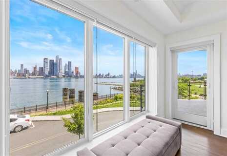 150 HENLEY PL, Weehawken, NJ 07086