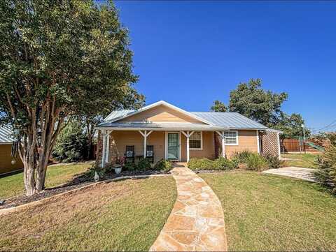 207 E College Street, Llano, TX 78611