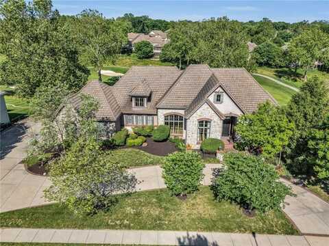 6513 Ridge Road, Parkville, MO 64152