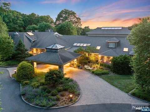 125 Chestnut Ridge Road, Saddle River, NJ 07458