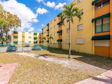 666 W 81st St, Hialeah, FL 33014