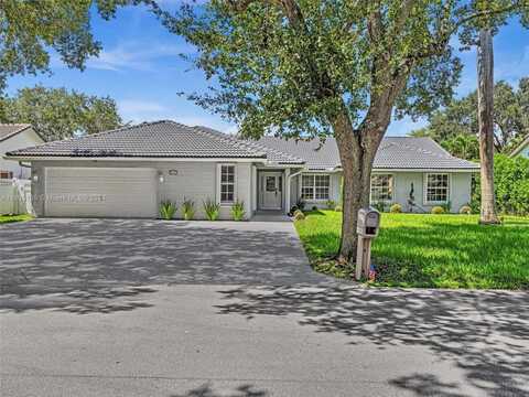 4744 NW 99th Ter, Coral Springs, FL 33076