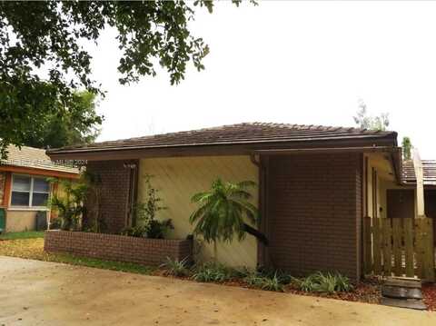 3700 Riverside Dr, Coral Springs, FL 33065