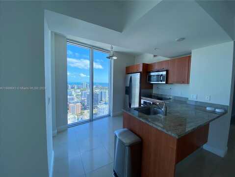 185 SW 7 ST, Miami, FL 33130