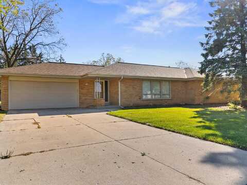 7710 N Chadwick Rd, Glendale, WI 53217