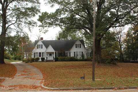 325 W Chulahoma Avenue, Holly Springs, MS 38635
