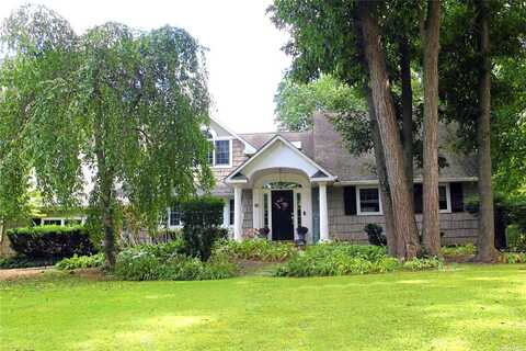 18 Greenhill Lane, Huntington, NY 11743