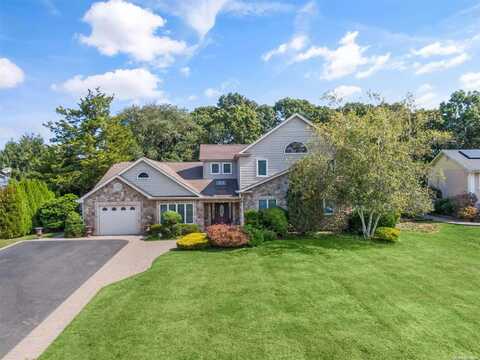 7 Coconut Drive, Commack, NY 11725