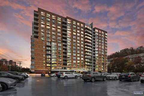 306 Hudson Park, Edgewater, NJ 07020