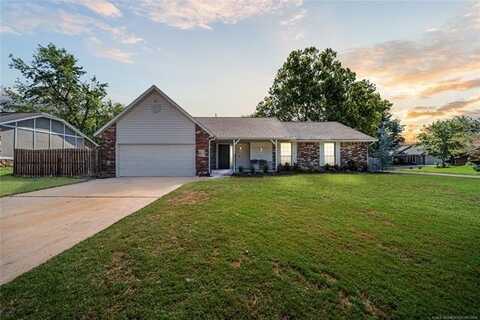 8621 Doewood Circle, Broken Arrow, OK 74011