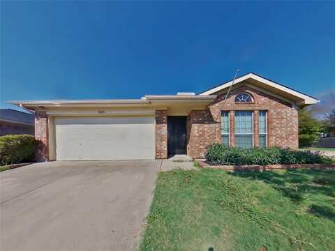 2400 Ensenada Lane, Fort Worth, TX 76108