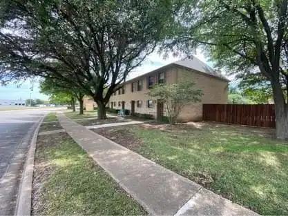 7401 Kingswood Drive, Fort Worth, TX 76133