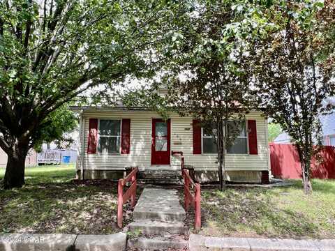 106 S Jackson Avenue, Joplin, MO 64801