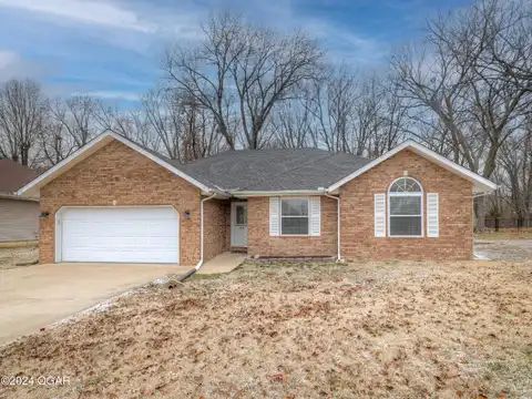 428 Ravenwood Circle, Neosho, MO 64850