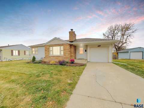 601 S Jessica Ave, Sioux Falls, SD 57103