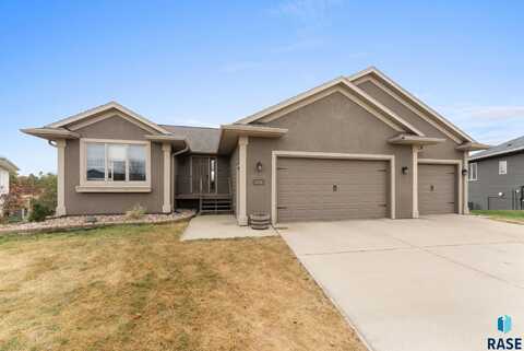 816 N Snowberry Cir, Brandon, SD 57005