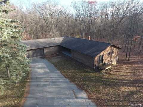 1275 W OAKWOOD Road, Oxford, MI 48371