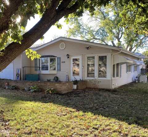 320 Dellway St, El Dorado, KS 67042