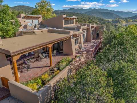 1677 Cerro Gordo, Santa Fe, NM 87501