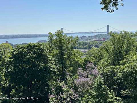 25-40 Harborlights Court, Staten Island, NY 10301