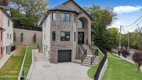 5 Torrice Loop, Staten Island, NY 10309