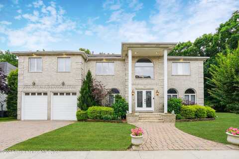 22 Maguire Court, Staten Island, NY 10309