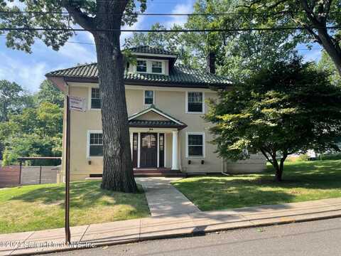 84 Campus Road, Staten Island, NY 10301