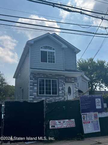 209 Nicholas Avenue, Staten Island, NY 10302