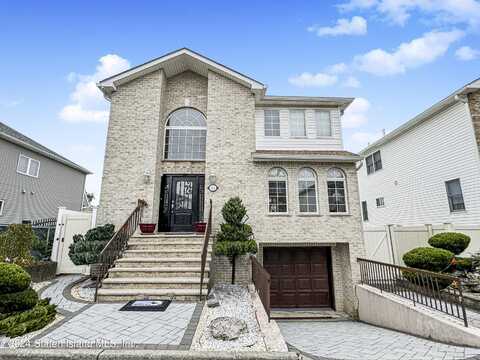 15 Petunia Court, Staten Island, NY 10307