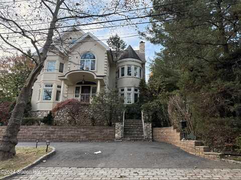 68 Circle Road, Staten Island, NY 10304