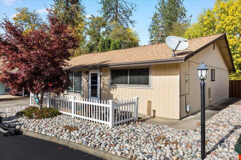 106 Wards Creek Lane, Rogue River, OR 97537