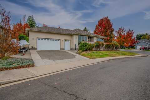 285 Briarwood Lane, Medford, OR 97504